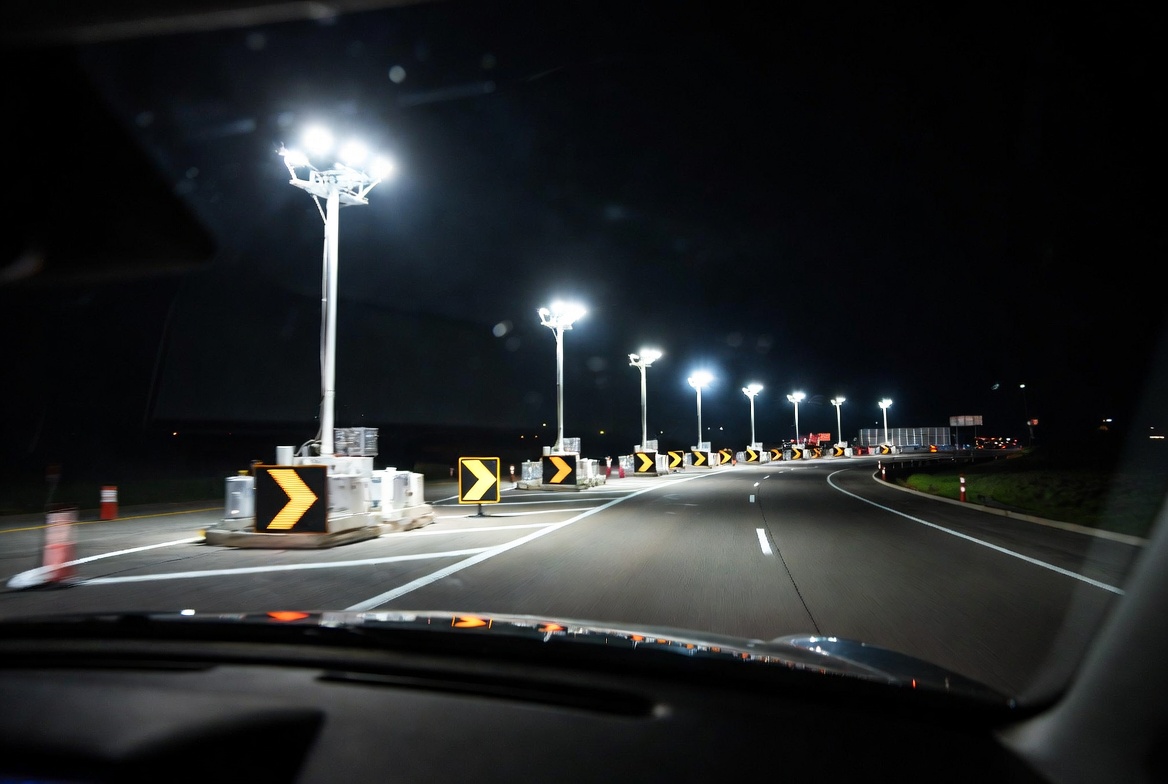 Glare Controlled Highway Approach View Glare Controlled Highway Approach View