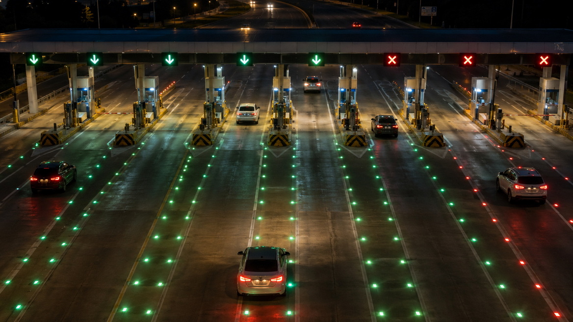 Toll Plaza Lane Guidance With Solar Studs