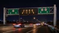 //inrorwxhlmlnlj5p.ldycdn.com/cloud/pmBpnKnklrSRqljnprkqkq/LED-Gantry-Sign-With-Anti-Graffiti-Panels.jpg